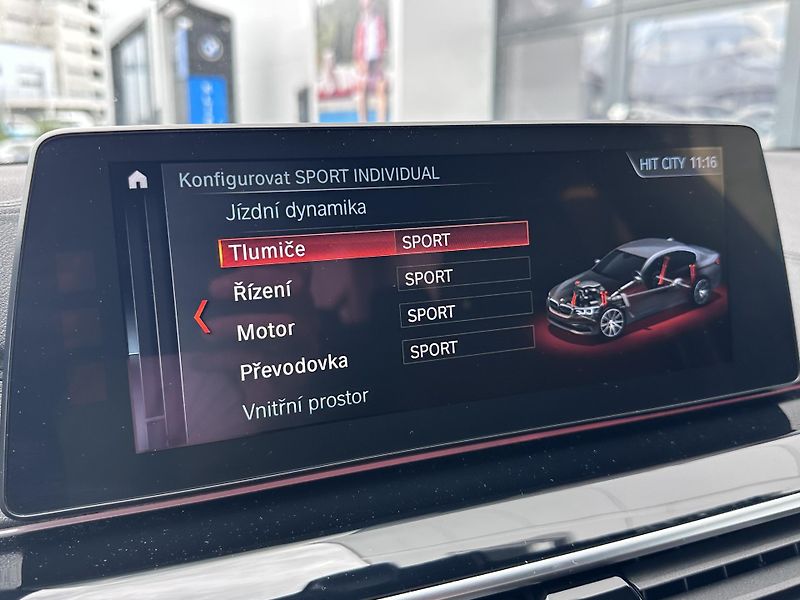 BMW Řada 5 M550d xDrive - fotka 19 z 33