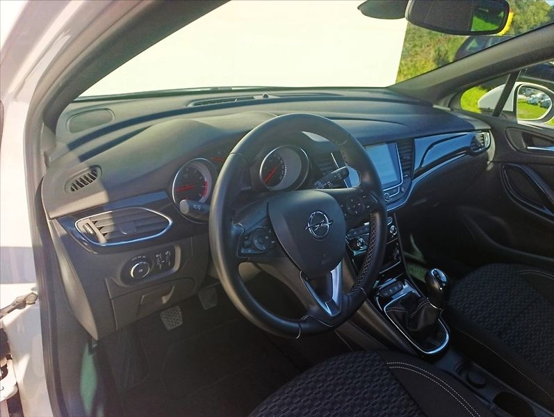 Opel Astra 1,4 Turbo Navi Kamera Tempomat - fotka 13 z 37