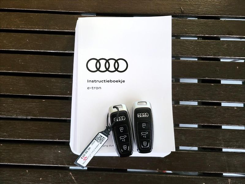 Audi e-tron 0,0 55,95KWH,4x4,SOH 90,6% - fotka 49 z 50