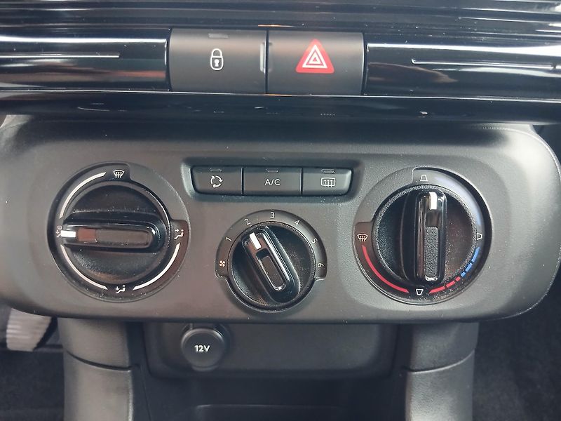 Citroën C3 1.2i ČR 1.MAJ. - fotka 22 z 34