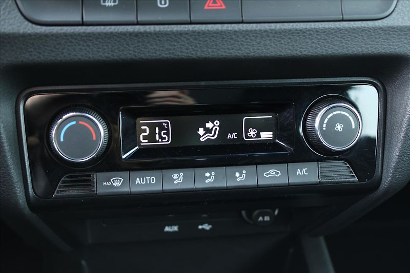 Škoda Fabia 1.0TSI STYLE 49.000KM 1.MAJ ČR - fotka 16 z 22