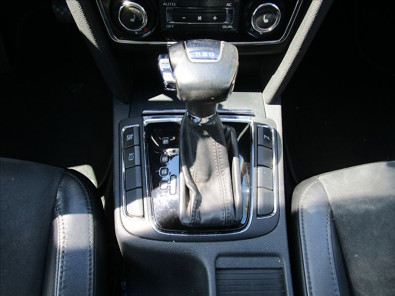 Škoda Superb 2.0TDi DSG, Elegance - fotka 10 z 46