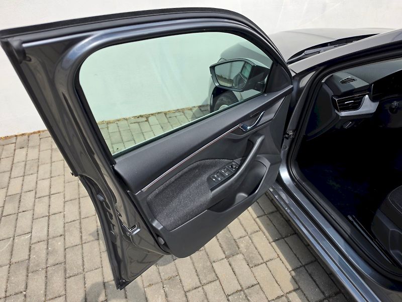 Škoda Scala (2025) 1,0TSI 85KW DSG TOP SELECTION - fotka 22 z 31