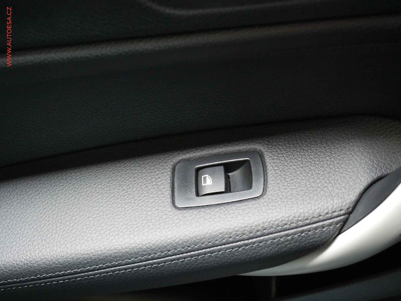 BMW Řada 1 (2015) 1.5D, Navigace, výhřev - fotka 12 z 22