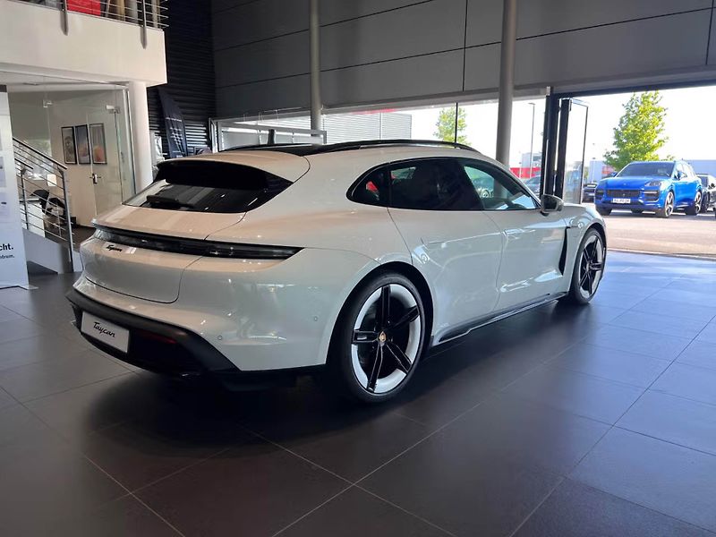 Porsche Taycan Sport Turismo HuD Pano Soft - fotka 5 z 25