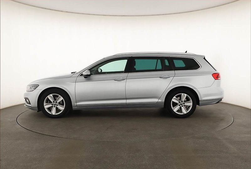 Volkswagen Passat (2023) Elegance 2.0 TDI - fotka 3 z 20