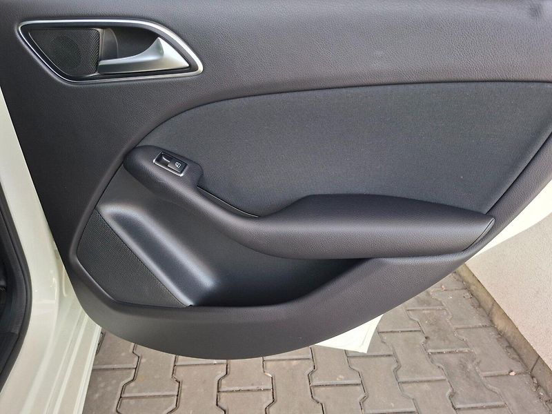 Mercedes-Benz Třídy B (2017) B 180D 80kW -S.KNIHA-SENZORY - fotka 33 z 49