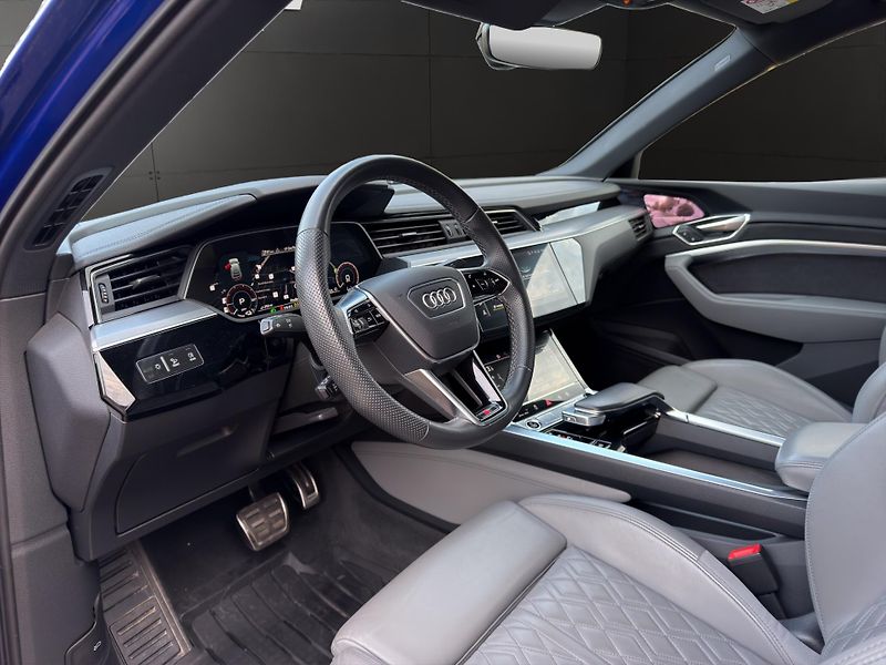 Audi Q8 e-tron (2023) 114 kWh  300 kW  SPORTBACK - fotka 10 z 27