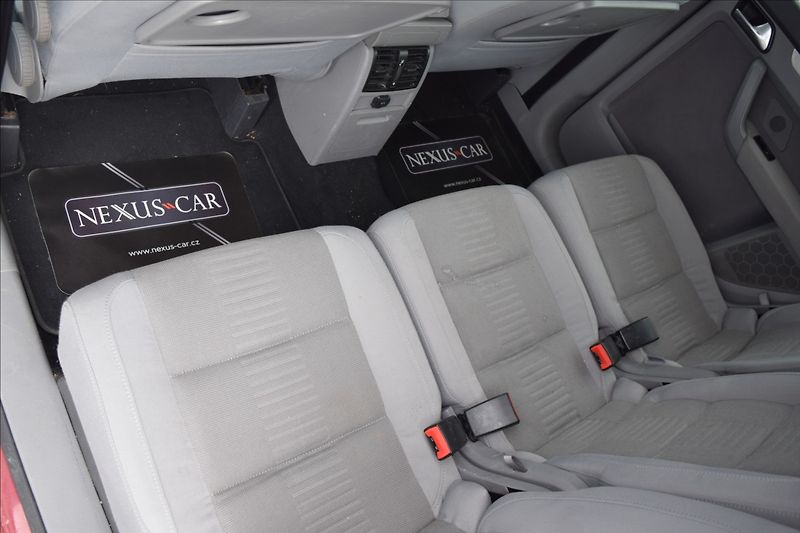 Volkswagen Touran 1,9 TDI 77KW AUTOMAT PO STK - fotka 19 z 46