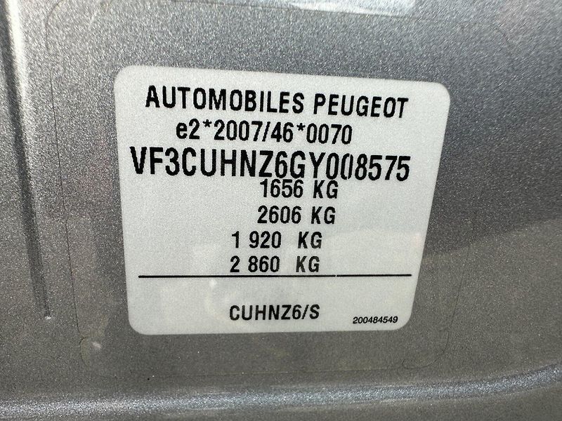 Peugeot 2008 (2016) 1.2T 81kw Allure - fotka 14 z 23