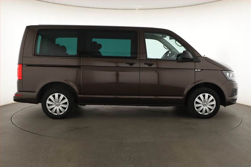 Volkswagen Multivan (2018) 2.0 TDI - fotka 6 z 18