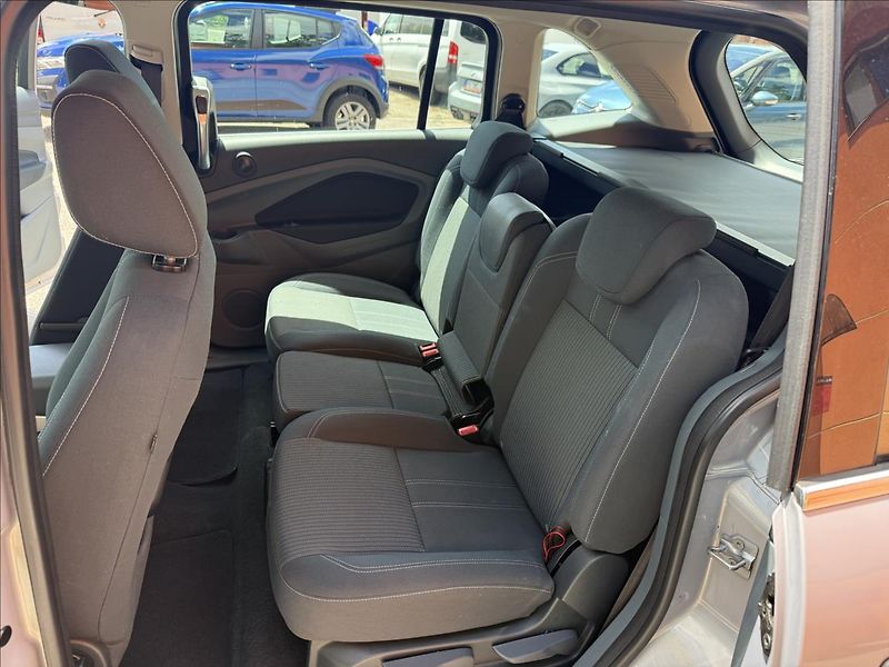 Ford C-MAX 1,6 TDCi  TITANIUM - fotka 22 z 28