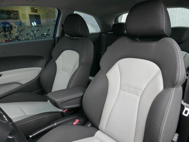 Audi A1 1,4 TFSI S-Line Navi Automat - fotka 15 z 34