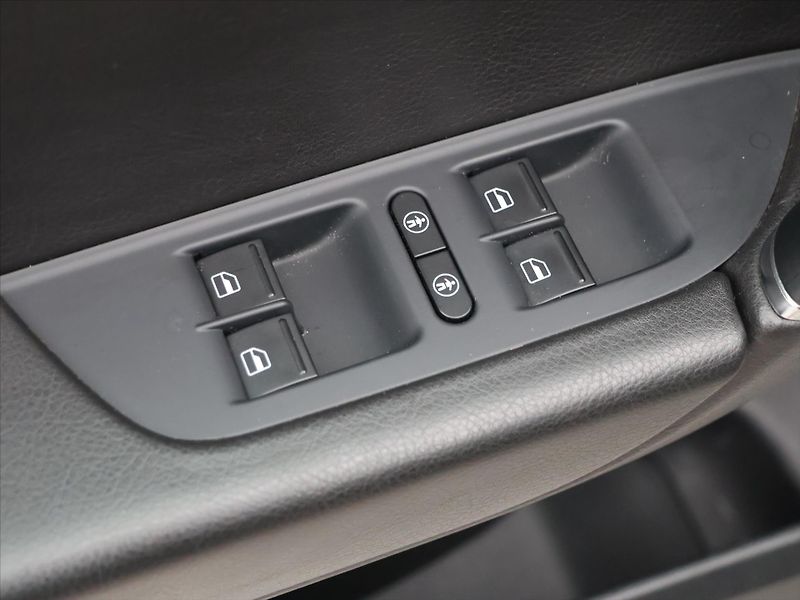 Volkswagen Touareg 3,0 TDI DSG 4M Exclusive 1.Maj - fotka 16 z 37
