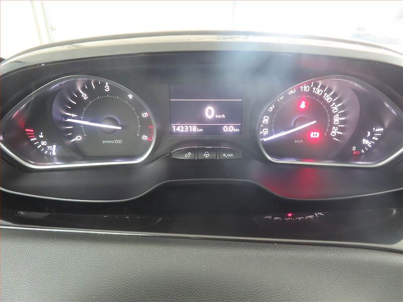 Peugeot 208 (2012) Active 1.6 e-HDi, Navi - fotka 11 z 16
