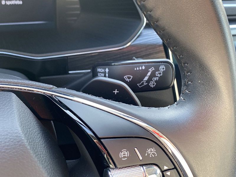 Škoda Superb (2023) Combi 1.4 TSI iV DSG Style - fotka 23 z 37