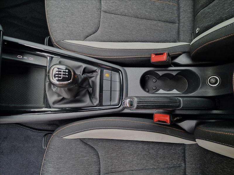 Škoda Scala 1.0 TSI 81kW Style, ČR,1.Maj. - fotka 37 z 50