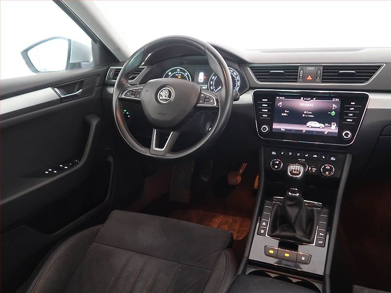 Škoda Superb (2017) 1.6 TDI, Kůže, Navi, Bi-Xenony - fotka 7 z 14
