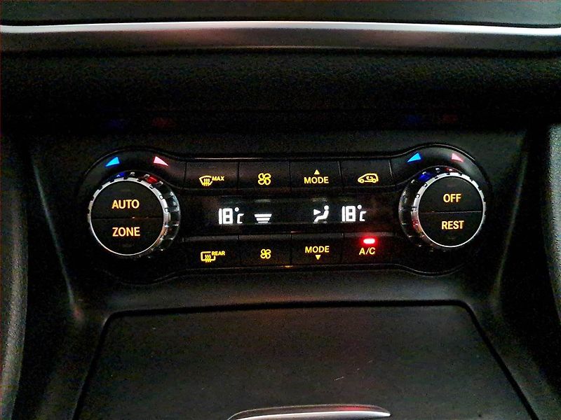 Mercedes-Benz GLA (2014) 220 CDI 4MATIC, 4X4 - fotka 17 z 25