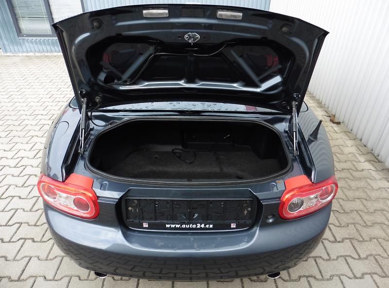 Mazda MX-5 NC 1.8i Roadster Coupé 1.maj. - fotka 8 z 15