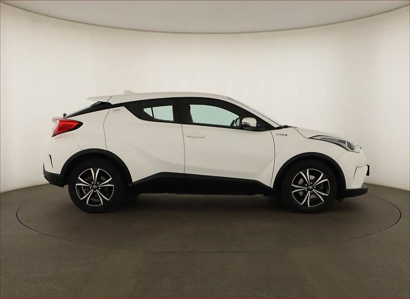 Toyota C-HR (2019) 1.8 Hybrid - fotka 6 z 20