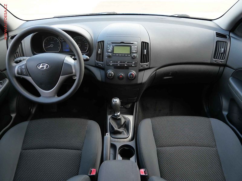 Hyundai i30 (2010) 1.4i, 1.maj,ČR, AC, park - fotka 8 z 15