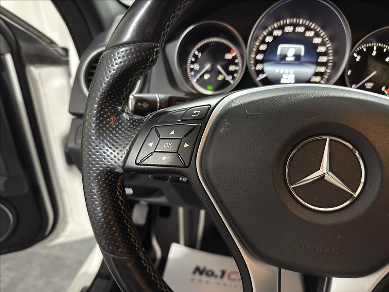 Mercedes-Benz Třídy C 2,2   250CDI 4MATIC AVANTGARDE - fotka 12 z 28