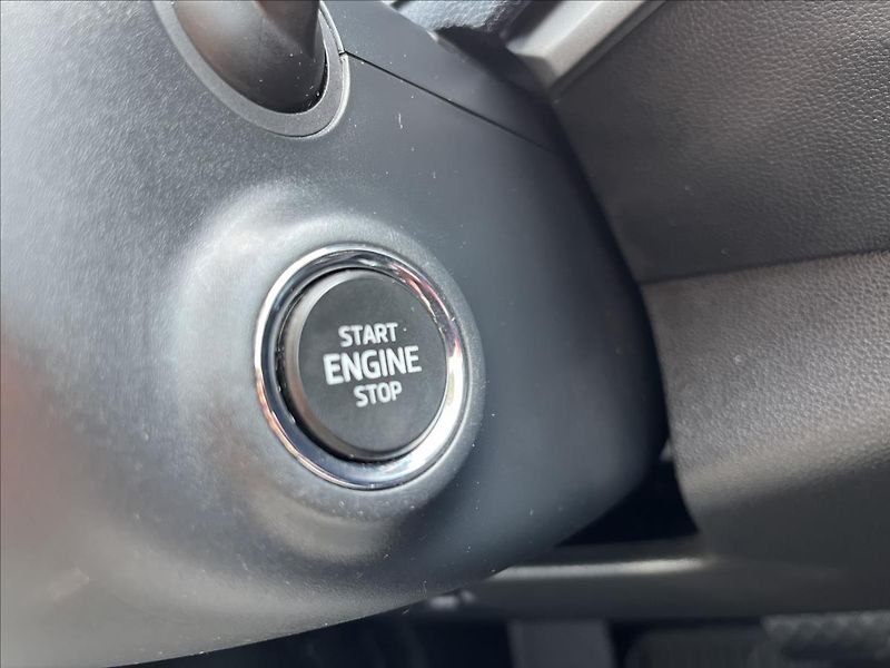 Škoda Karoq 2,0 TDi 110 4x4 DSG TAŽNÉ -DPH - fotka 25 z 47