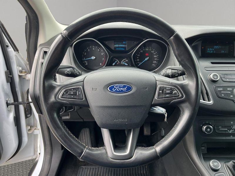 Ford Focus (2016) 1.0 74kw, ČR, 1.maj, serv.knih - fotka 10 z 21