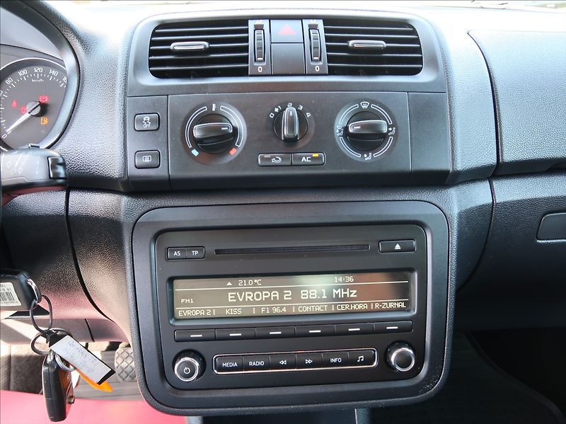 Škoda Roomster 1,2 TSi,63kW,1majČR,klima,tažn - fotka 14 z 22