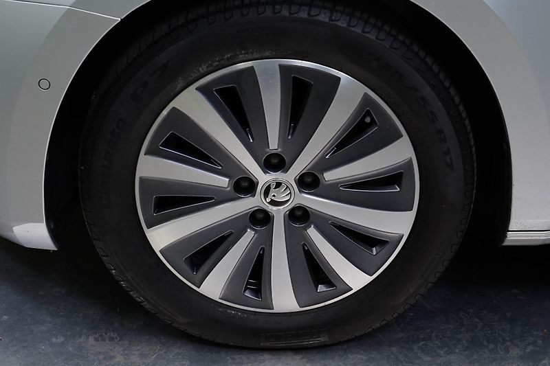 Škoda Superb - fotka 10 z 27