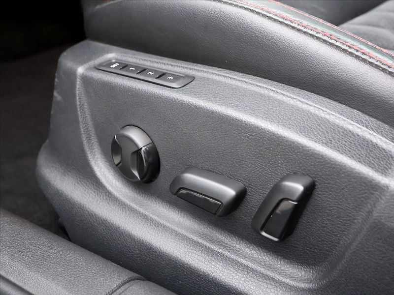 Škoda Octavia RS 2.0 TSI 180kW Challenge - fotka 17 z 32