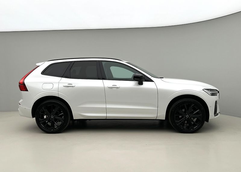 Volvo XC60 B5 AWD BLACK EDITION PLUS AUT  - fotka 10 z 45