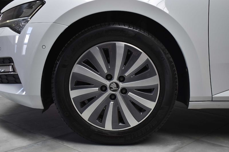 Škoda Superb 2.0 TDI REZERVACE - fotka 36 z 43