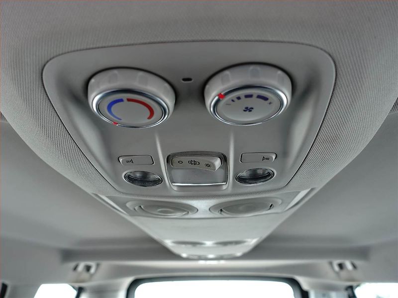 Peugeot Expert (2018) 2.0 BlueHDi, Bus, 9Míst, ČR - fotka 17 z 19