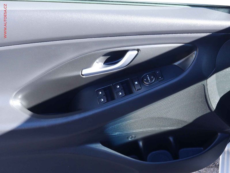 Hyundai i30 (2019) 1.4 T-GDI, ČR, AC, temp - fotka 14 z 14