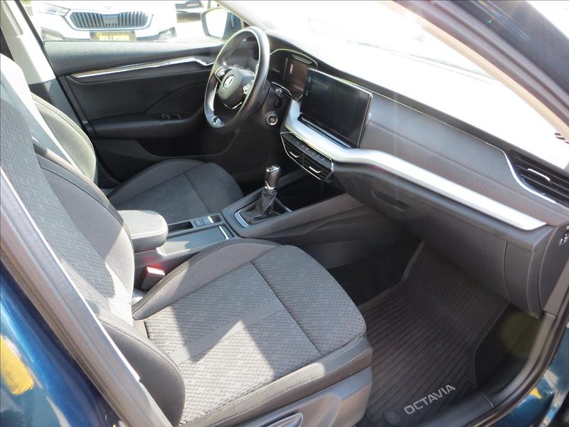 Škoda Octavia 2,0 TDI 85kW Style Kombi ČR - fotka 11 z 27