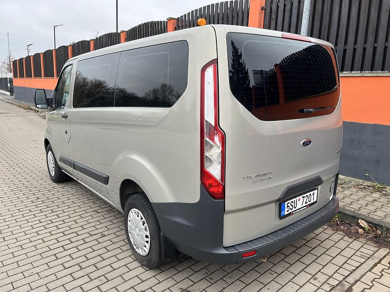 Ford Tourneo Custom 2.2 TDCi 9 Míst - fotka 7 z 30