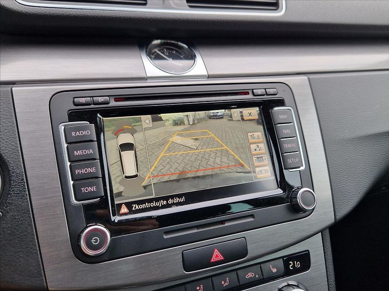 Volkswagen Passat 2,0 TDi 103kW KAMERA NAVI +ZIM - fotka 34 z 34