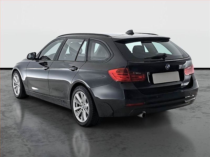 BMW Řada 3 (2013) 318 d, Xenony, Tempomat - fotka 4 z 20