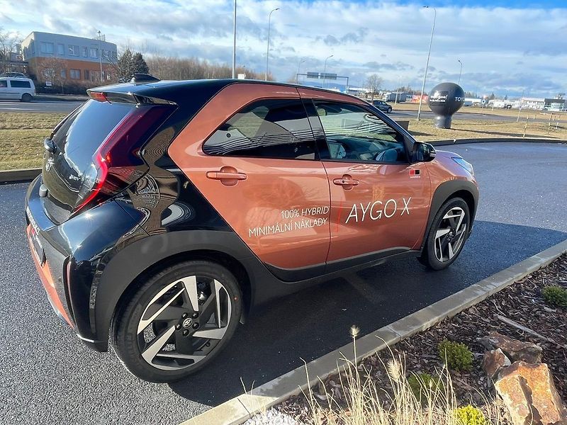 Toyota Aygo 1.5L HEV CVT - fotka 6 z 28