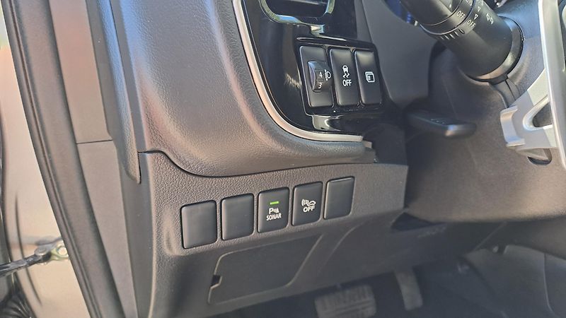 Mitsubishi Outlander 2.4 PHEV 4WD Business - fotka 20 z 28
