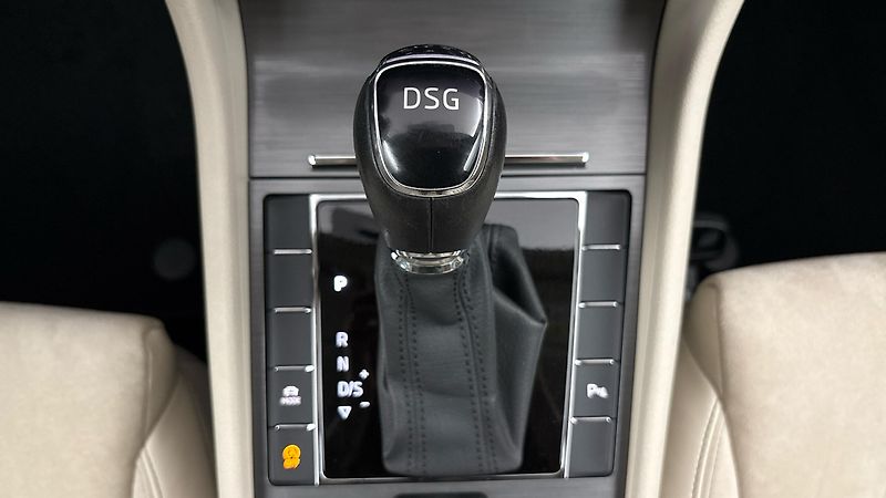 Škoda Superb 2.0 TDI DSG Style Combi - fotka 23 z 27