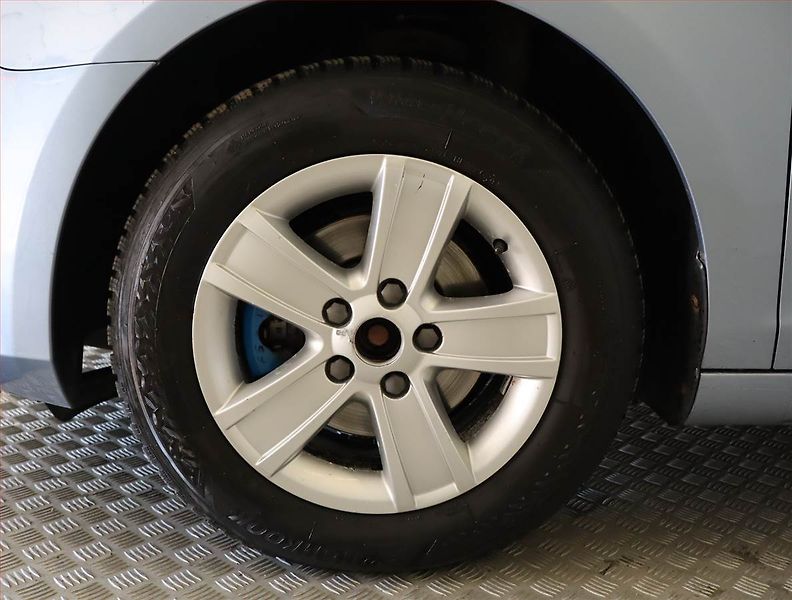 Volkswagen Golf (2009) 1.6 - fotka 15 z 18