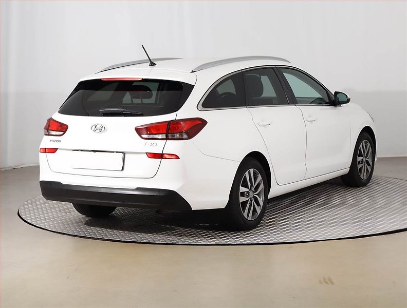 Hyundai i30 (2017) 1.4 CVVT, Tempomat - fotka 5 z 20