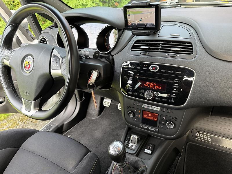 Abarth Punto Evo (2014) 1,4 Turbo 180k - fotka 9 z 23