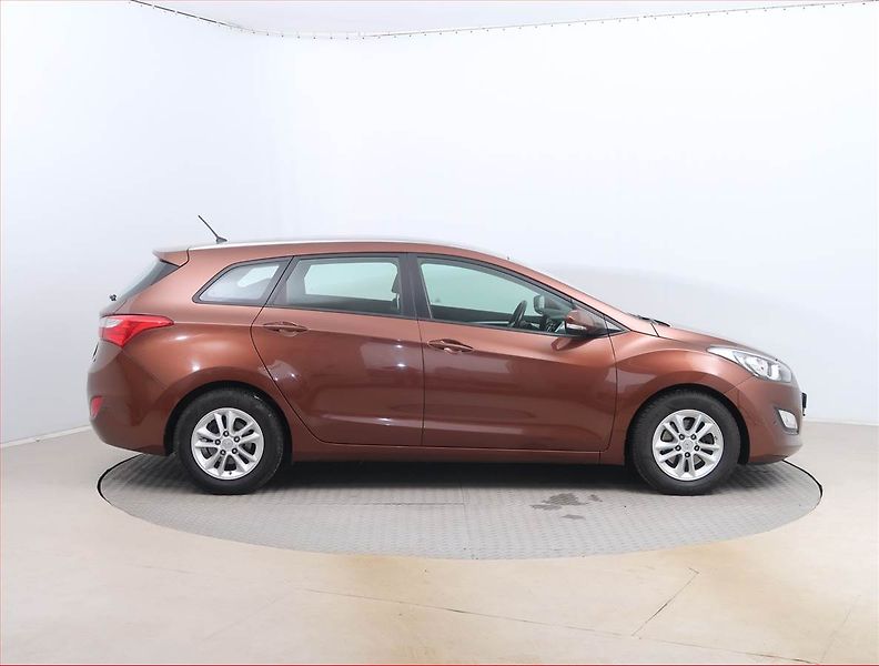 Hyundai i30 (2014) 1.6 GDI, Serv.kniha, Tempomat - fotka 6 z 14