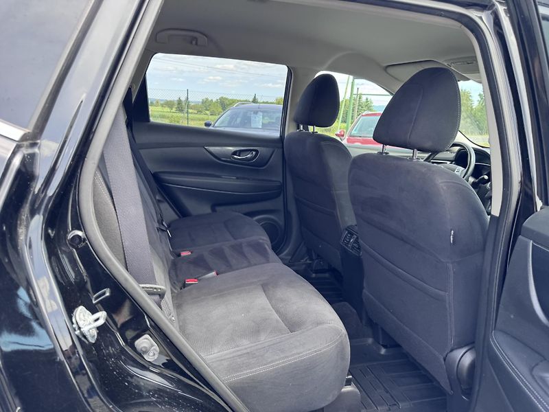 Nissan X-Trail 1.6 DCi,96 kW automat,1.Maj,ČR - fotka 17 z 20