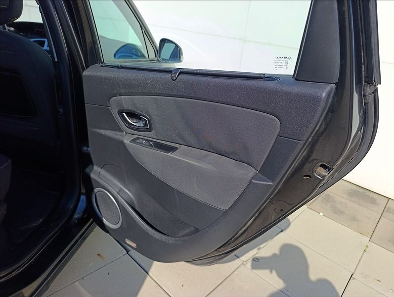Renault Scénic 1,9 DCi Tažné Navi Aut. Klima - fotka 25 z 30