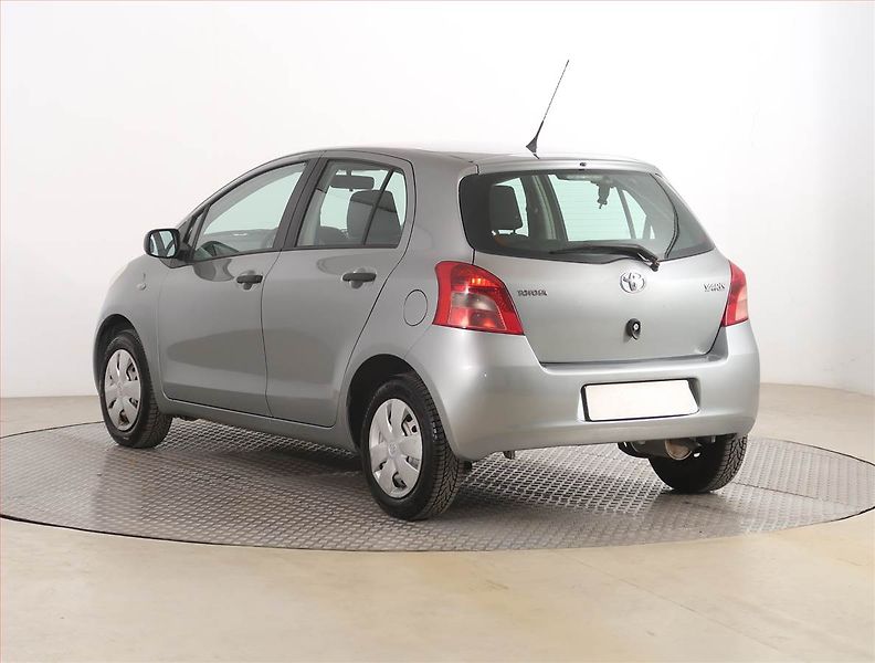 Toyota Yaris (2008) 1.0 VVT-i - fotka 4 z 14